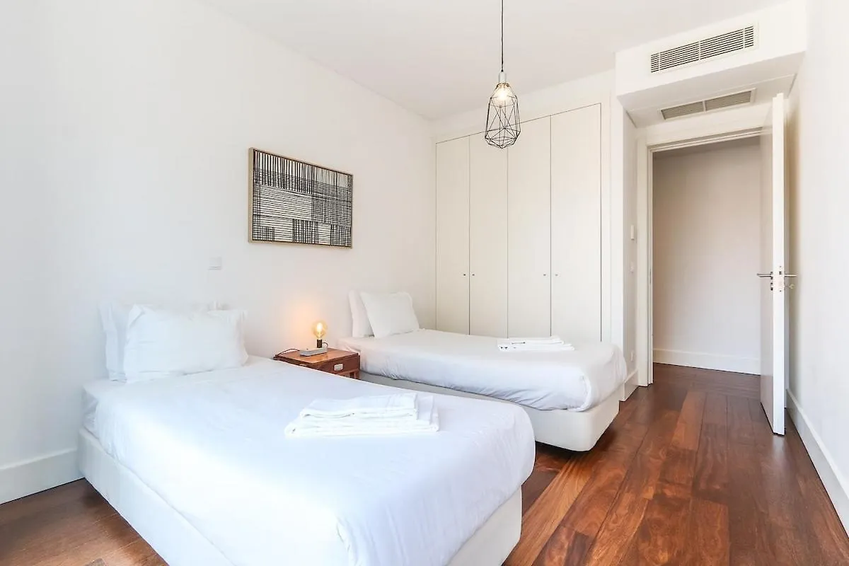 Alcantara Lovely With Balcony 2 Bdr Apt With Ac Lisbon Apartment